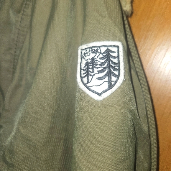 American Eagle size M olive/army green woman's winter coat, jacket sherpa ligned - Picture 8 of 10